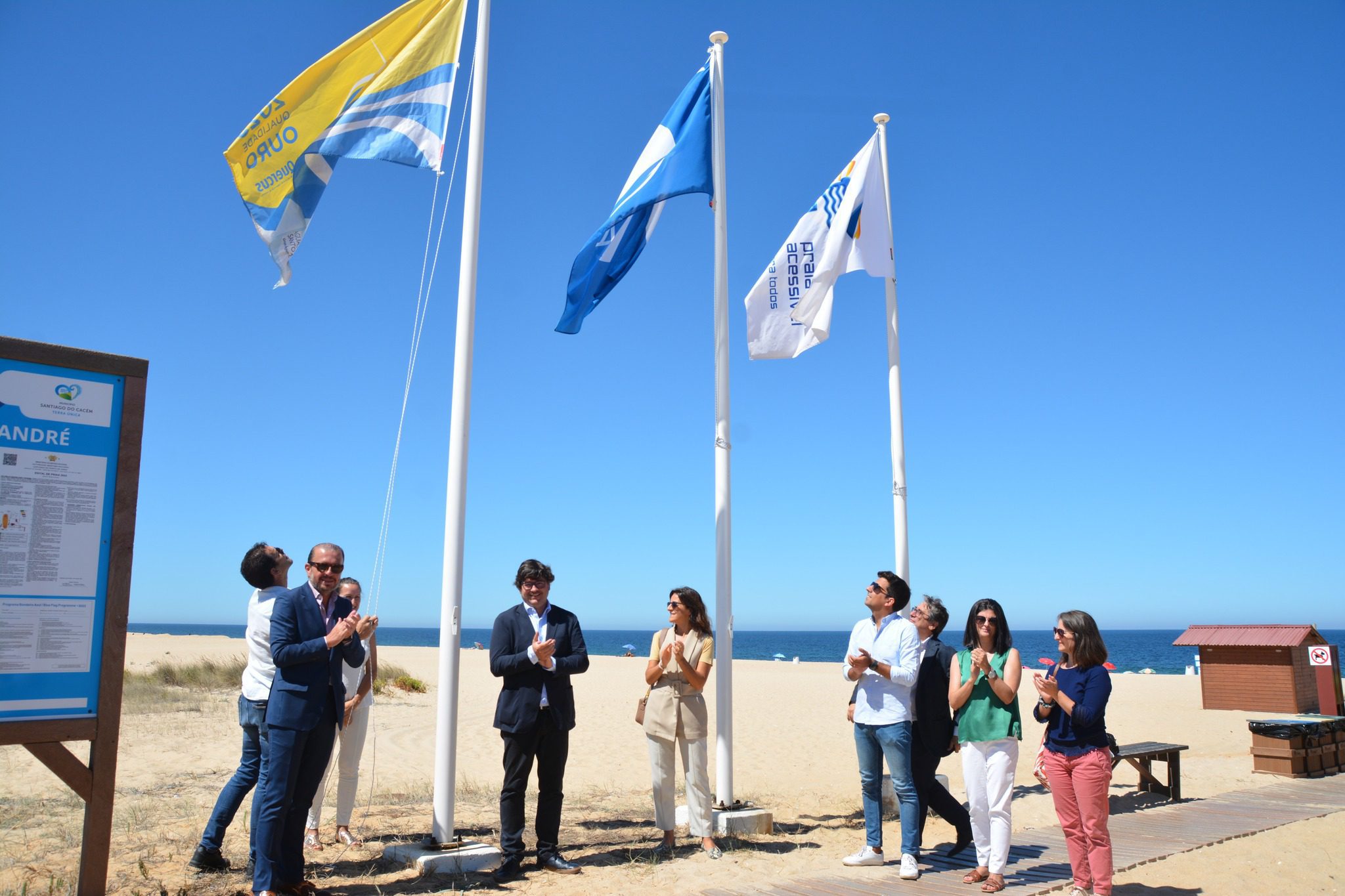Featured image for “Hastear da bandeira “Praia Qualidade de Ouro 2023” no dia 13 de julho, na  Praia da Costa de Santo André, Santiago do Cacém”