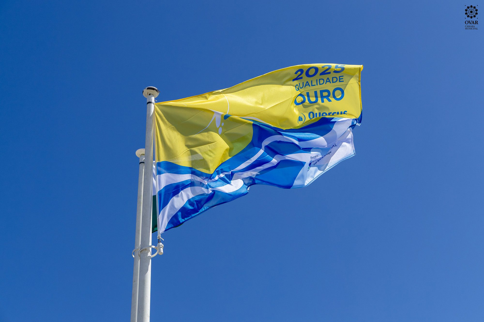 Featured image for “Bandeira dourada hasteada em 3 praias do concelho de Ovar”