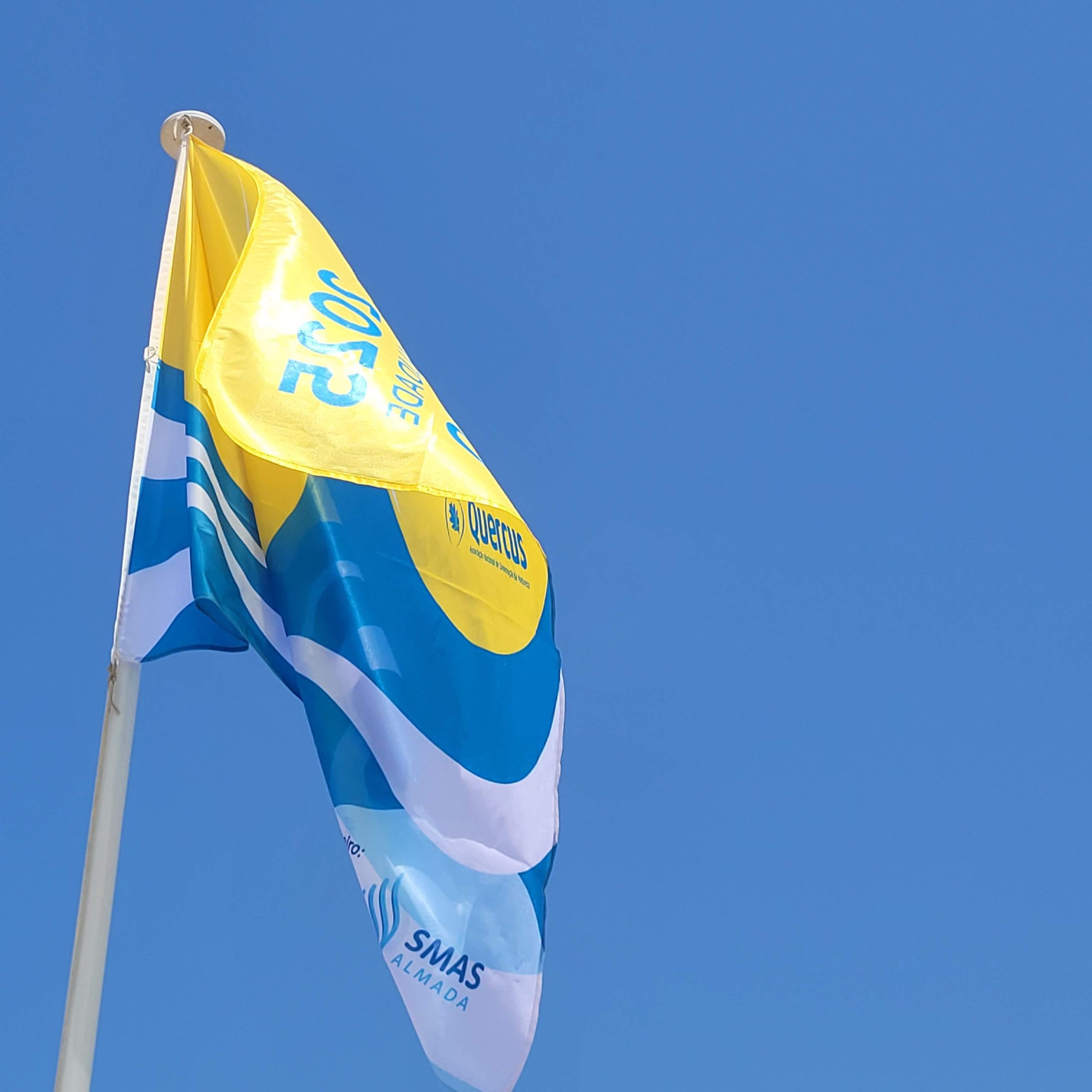 Featured image for “Quercus distingue 15 praias no concelho de Almada pela excelência das águas balneares”